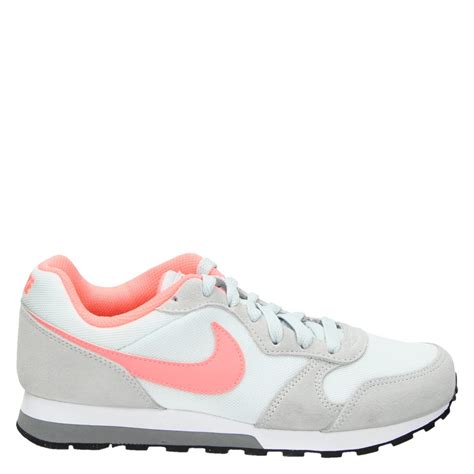 nike en simon zoekt meisjes|nike sneakers dames.